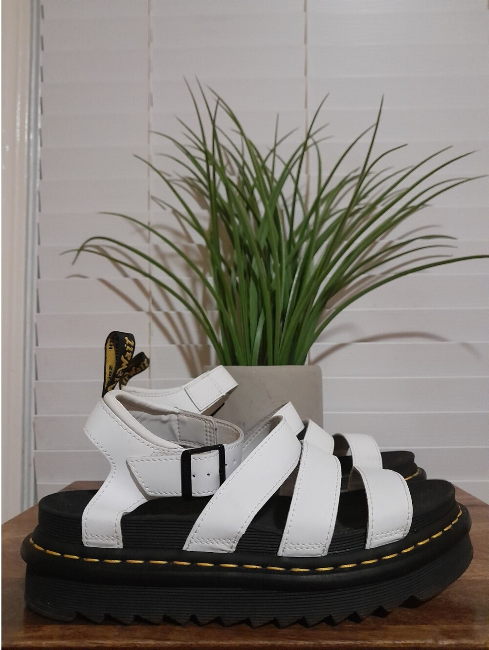 Dr Martens Blaire platform white black leather sandal sz 9 women's - Picture 2 of 10